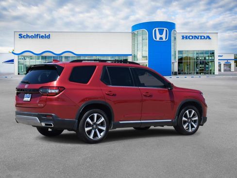 Used 2023 Honda Pilot Elite image 3