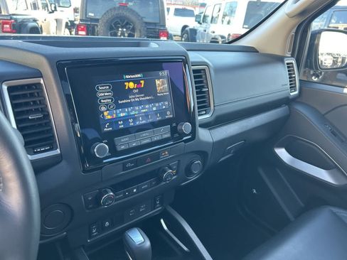 Used 2024 Nissan Frontier SL image 41