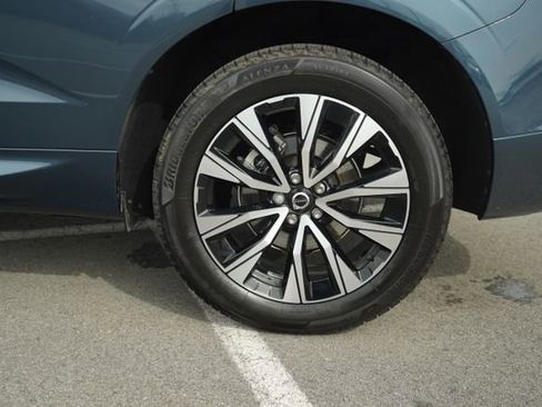 Used 2024 Volvo XC60 B5 Plus w/ Protection Package Premier image 40