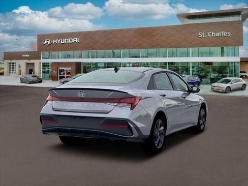 Used 2026 Hyundai Elantra Sport image 7