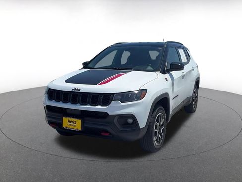 Used 2025 Jeep Compass Trailhawk AWD/4WD image 7