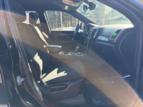 Used 2018 Jeep Grand Cherokee Laredo image 33