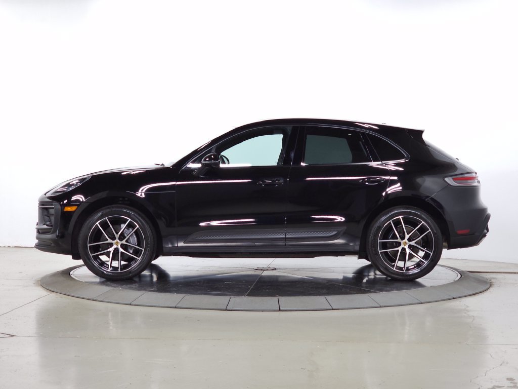 Used 2024 Porsche Macan AWD/4WD image 2