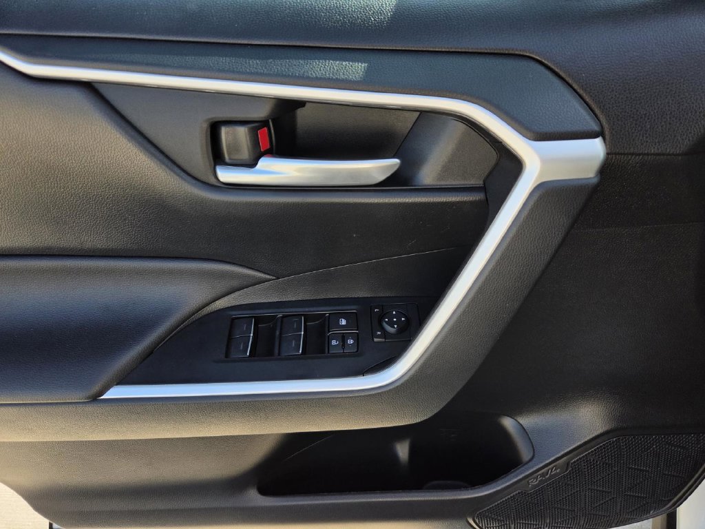 Used 2024 Toyota RAV4 XLE FWD image 16