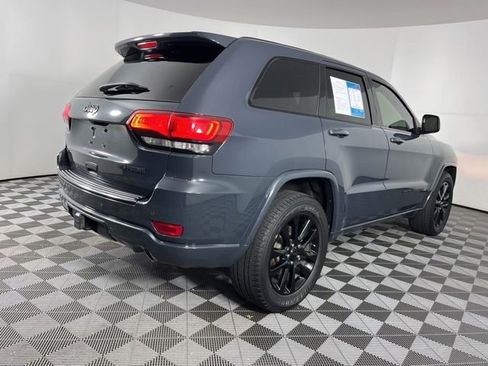 Used 2017 Jeep Grand Cherokee Altitude AWD/4WD image 12