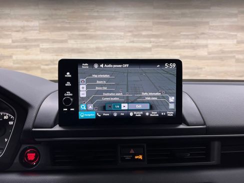 Used 2025 Honda Pilot Touring image 13