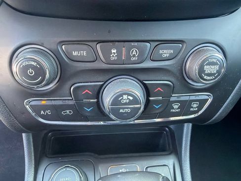 Used 2019 Jeep Cherokee Limited AWD/4WD image 24