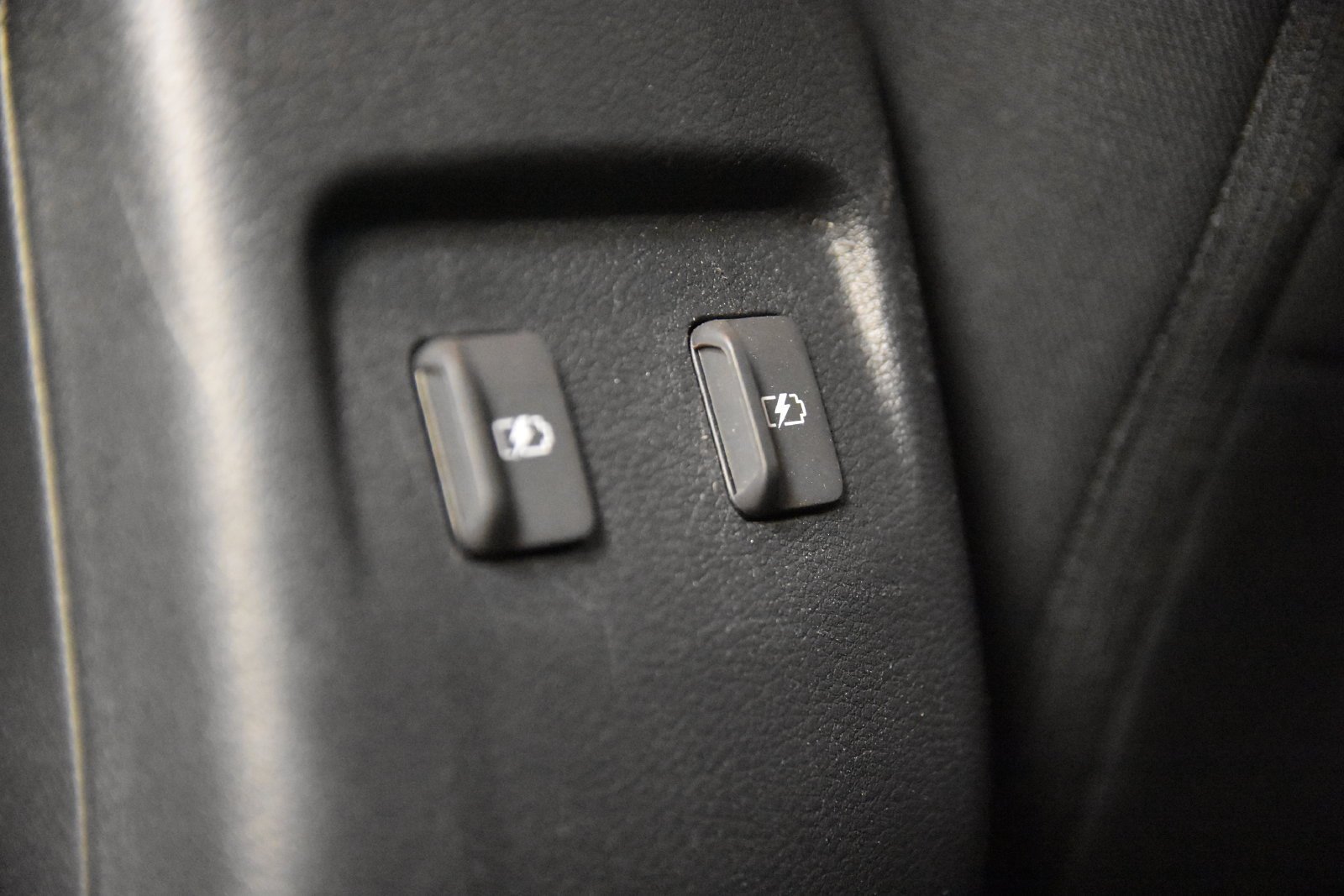 Used 2023 Nissan Kicks SV FWD image 28