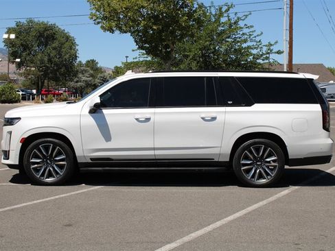 Used 2022 Cadillac Escalade ESV Sport Platinum AWD/4WD image 16