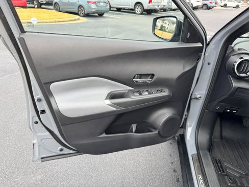 Used 2021 Nissan Kicks SR w/ SR Premium Package image 12