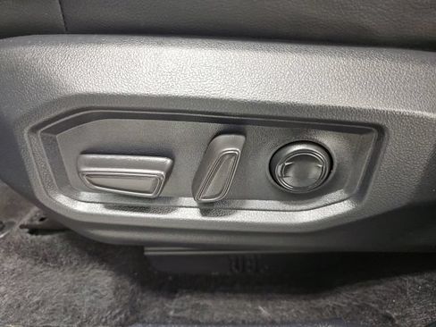 Used 2025 Toyota Tundra Limited AWD/4WD image 17