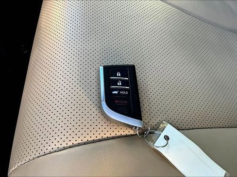 Used 2024 Acura MDX SH-AWD w/ Technology Package image 10