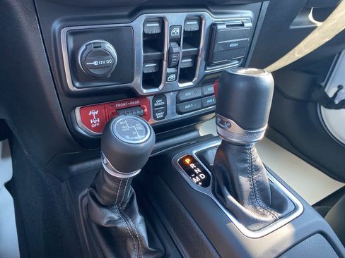 Used 2024 Jeep Wrangler Unlimited Rubicon 4xe AWD/4WD image 36