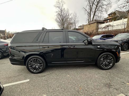 Used 2025 Cadillac Escalade Sport Platinum w/ LPO, ONYX Package AWD/4WD image 2