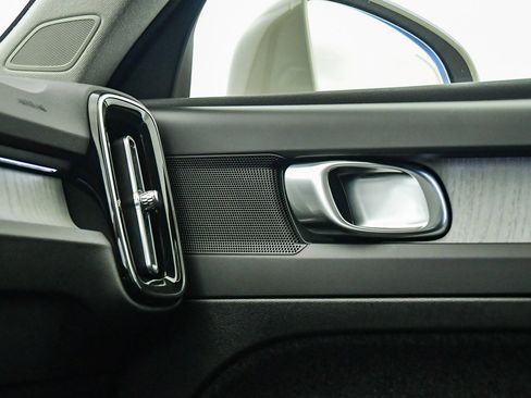 Certified 2025 Volvo XC40 B5 Plus w/ Climate Package image 26