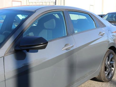 Used 2025 Hyundai Elantra Sport image 4