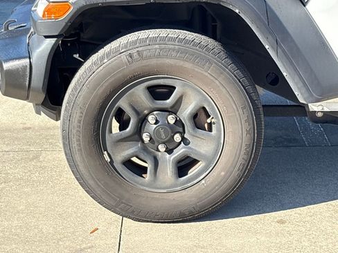 Used 2022 Jeep Wrangler Unlimited Sport image 11