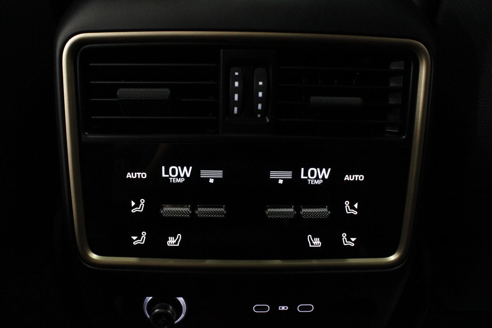 Certified 2026 Porsche Cayenne Coupe AWD/4WD image 34