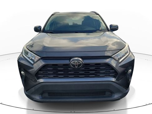 Used 2020 Toyota RAV4 XLE w/ Convenience Package FWD image 2