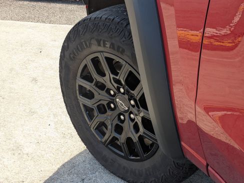 Used 2023 Chevrolet Colorado Trail Boss w/ Technology Package image 9