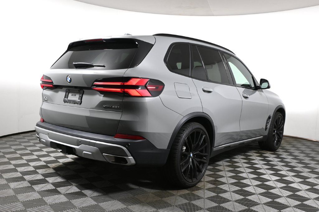 Certified 2025 BMW X5 xDrive40i w/ Parking Assistance Package AWD/4WD image 11