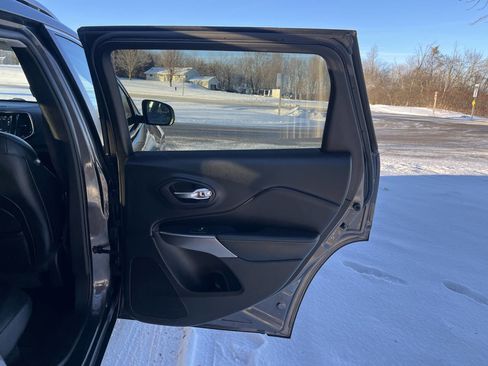 Used 2019 Jeep Cherokee Limited w/ Luxury Group image 27