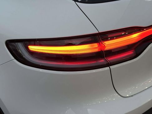 Used 2023 Porsche Macan Turbo image 11