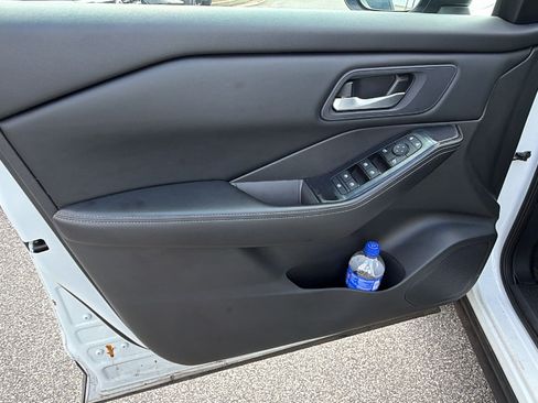 Used 2024 Nissan Rogue SV AWD/4WD image 14