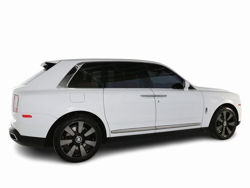 Used 2022 Rolls-Royce Cullinan image 10