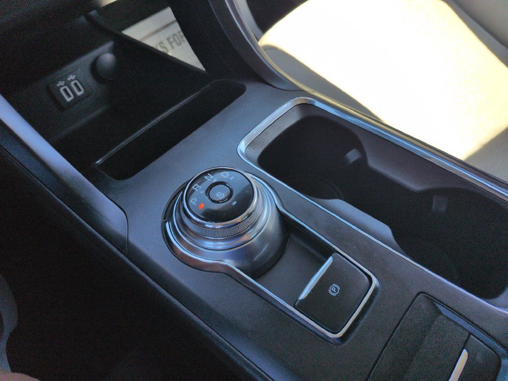 Used 2019 Ford Fusion SE w/ Equipment Group 151A FWD image 24