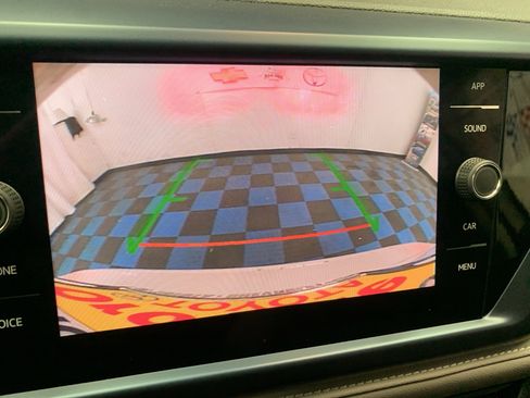 Used 2024 Volkswagen Taos SE image 18