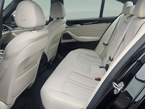 Used 2023 BMW 530e 530e iPerformance w/ Premium Package image 11