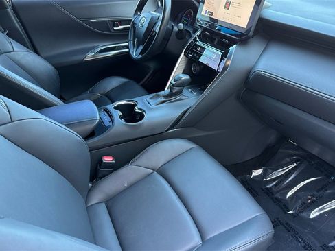 Used 2023 Toyota Venza XLE image 19