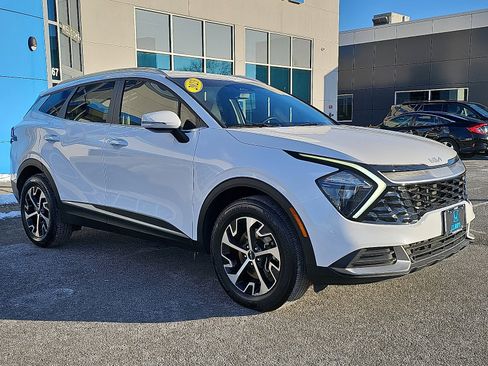 Used 2023 Kia Sportage EX image 3