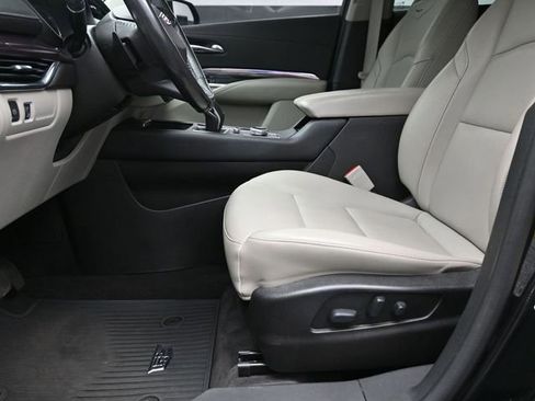 Used 2019 Cadillac XT4 Luxury w/ Cold Weather Package image 9