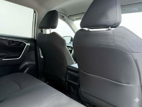 Used 2019 Toyota RAV4 LE image 13