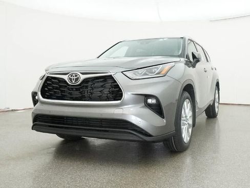 New 2026 Toyota Highlander Limited AWD/4WD image 16