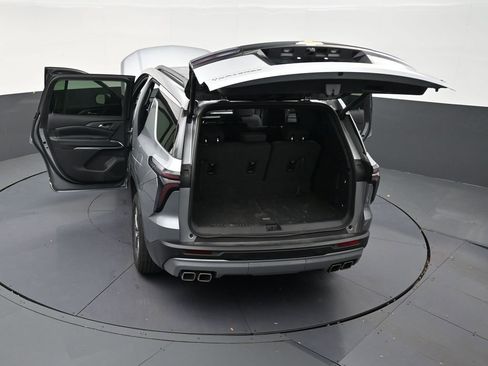 Used 2024 Chevrolet Traverse LT FWD image 32