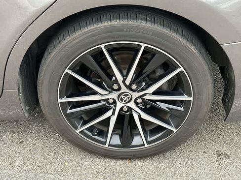 Used 2021 Toyota Camry SE FWD image 5