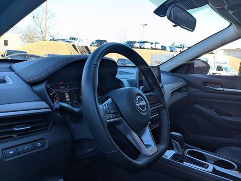 Used 2025 Nissan Altima 2.5 SR image 11