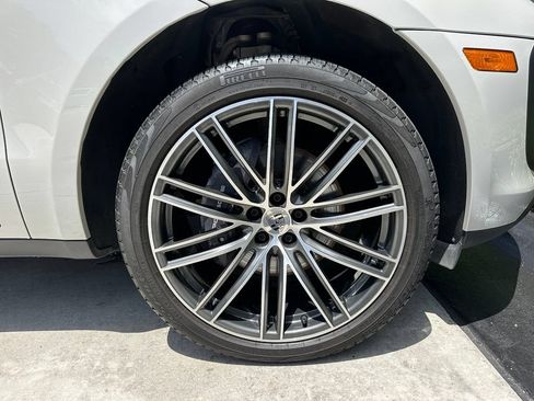 Used 2023 Porsche Macan AWD/4WD image 15