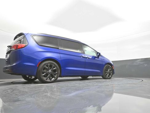 Used 2019 Chrysler Pacifica Touring-L Plus w/ Advanced Safetytec Group FWD image 44