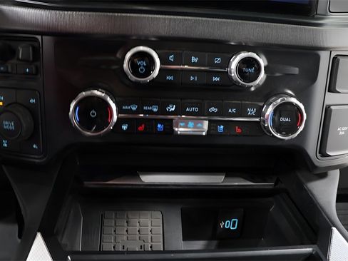 Used 2024 Ford F350 Platinum w/ FX4 Off-Road Package image 9