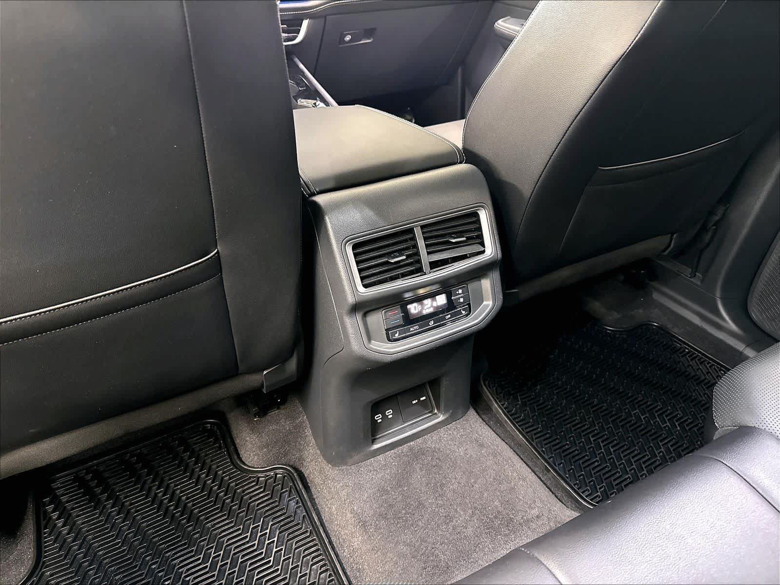 Used 2024 Volkswagen Atlas SEL AWD/4WD image 13