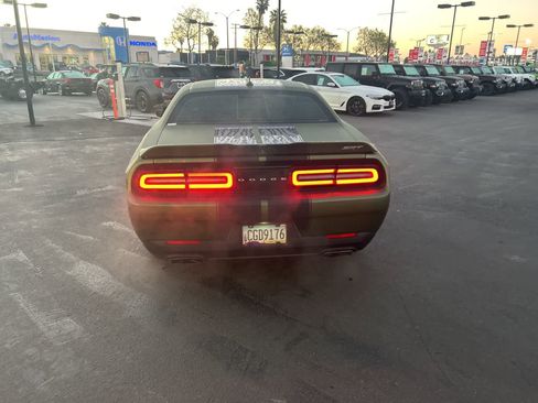Used 2018 Dodge Challenger SRT w/ Technology Group image 7