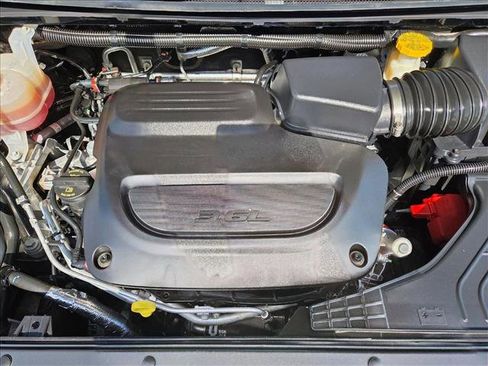 Used 2023 Chrysler Voyager LX image 21