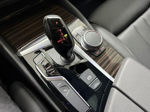 Used 2019 BMW 530e w/ Convenience Package image 31