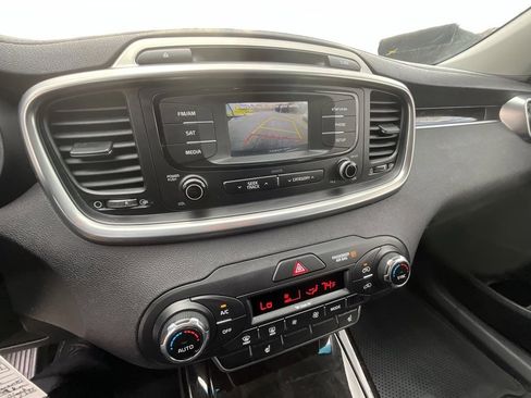 Used 2016 Kia Sorento EX image 23