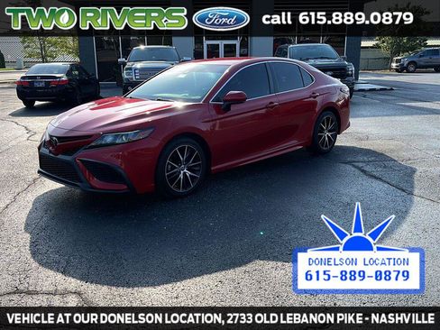 Used 2022 Toyota Camry SE FWD image 1