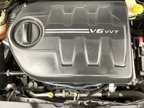 Used 2015 Jeep Cherokee Latitude w/ Cold Weather Group AWD/4WD image 21